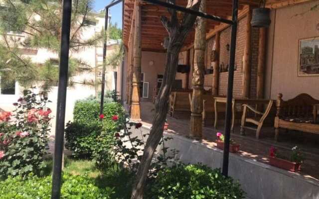 Zarina Hotel