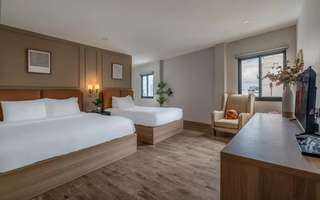 SAZI Resin Hotel - Free Nails/HairWash