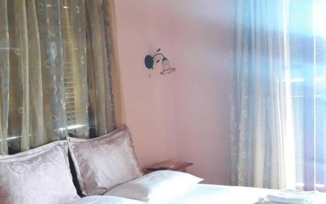 Violetta Studios & Apartments