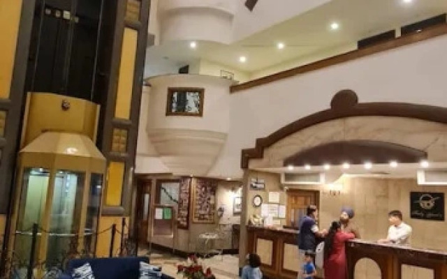 OYO Townhouse 651 Hotel Taksonz