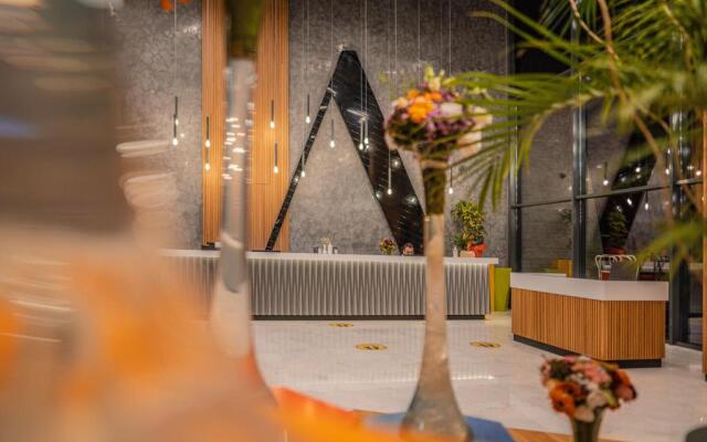 The Norm Collection Door'a