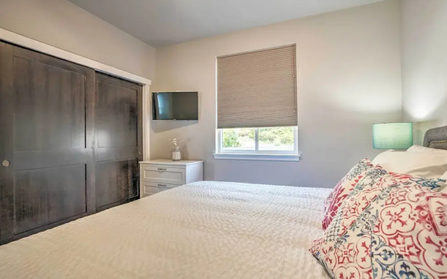 Lake Chelan Condo, Walk to Brewery & Wineries