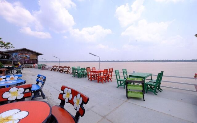 Baanpakrimklong Sukhamon Homestay & Resort
