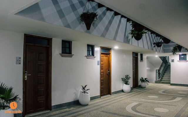5 PM Hotel