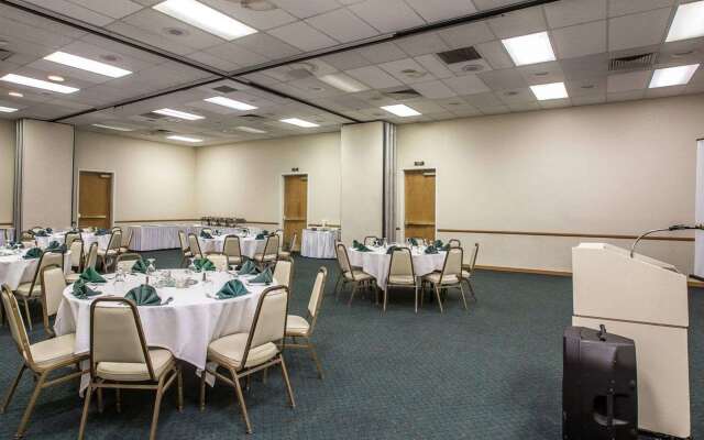 Clarion Inn Near China Lake Naval Station