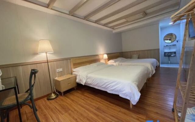 Qixia Hotel (Oriental Hospital Dongchang Road Subway Station)