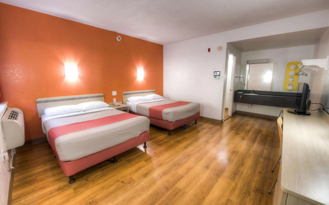 Motel 6 Niantic, CT - New London