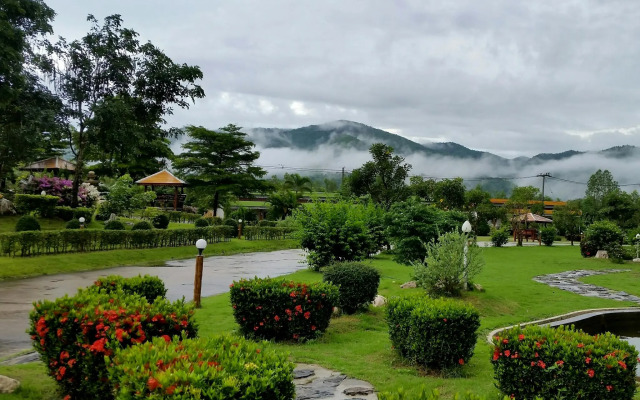 Tanaosri & Creekside Resort