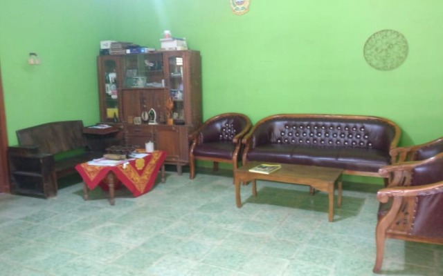 Adji Homestay - Hostel
