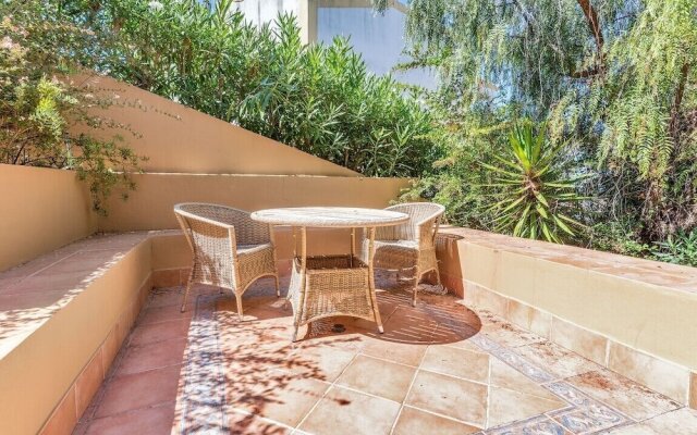 3 Bedroom Villa, Sleeps 6, with Pool, Air Con, WiFi & Walk to Shops