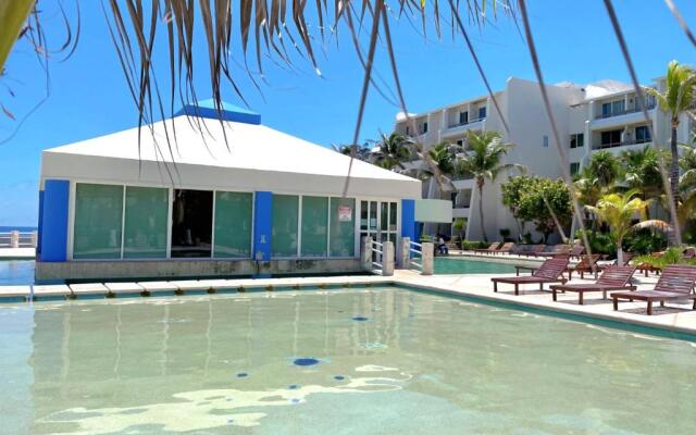 Luxury beachfront villa at Nizuc