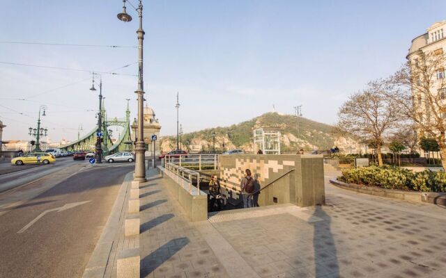 Dandy Deluxe Apartments