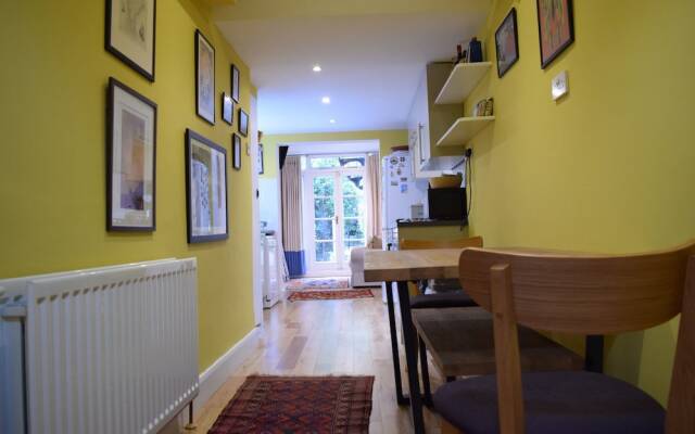 Spacious 1 Bedroom Apartment With Garden