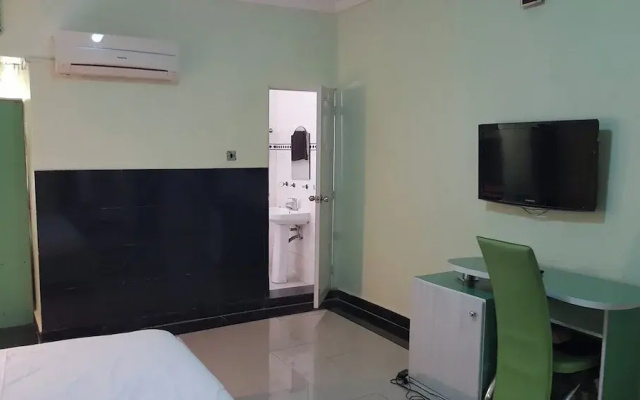 Top-Notch Suites and Apartment
