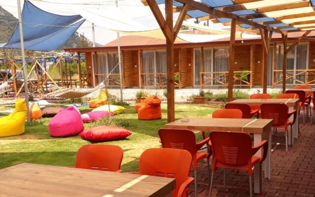 By Yigit Hotel - Restaurant