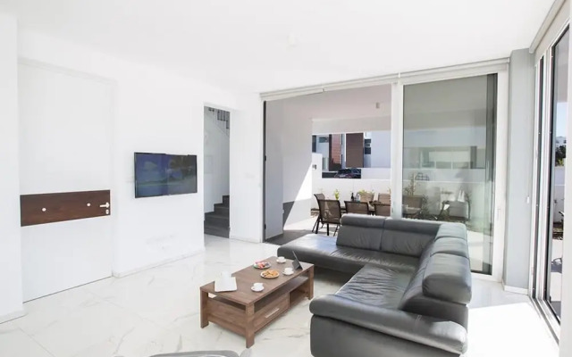 Villa Nina AQ Ol18