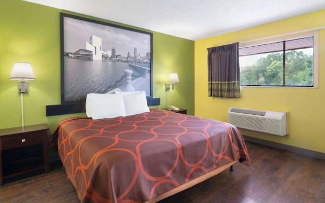 Super 8 by Wyndham Youngstown/Girard