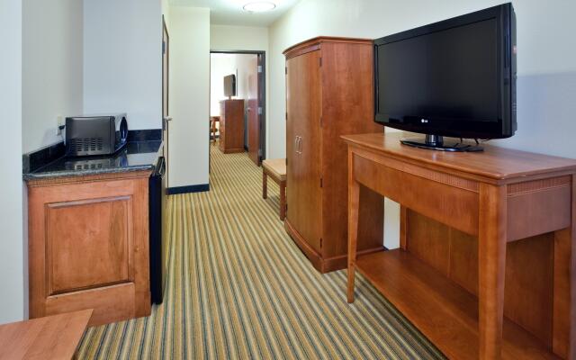 Holiday Inn Express Hotel & Suites Fredericksburg, an IHG Hotel