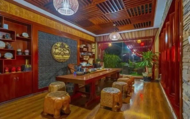 Floral Hotel Roaring Elephant