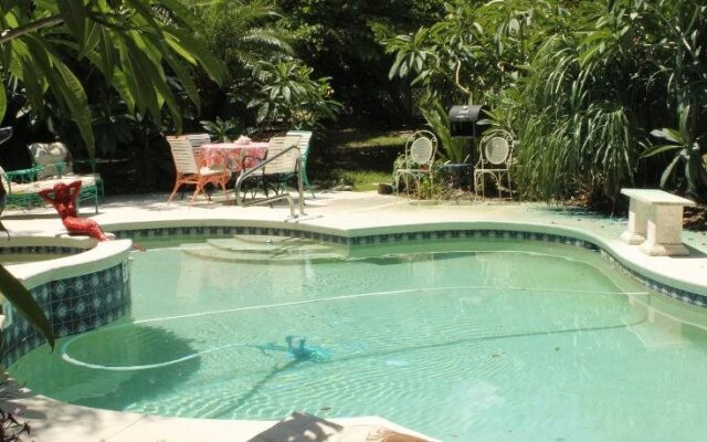 Heron Cay Lakeview Bed & Breakfast Inn