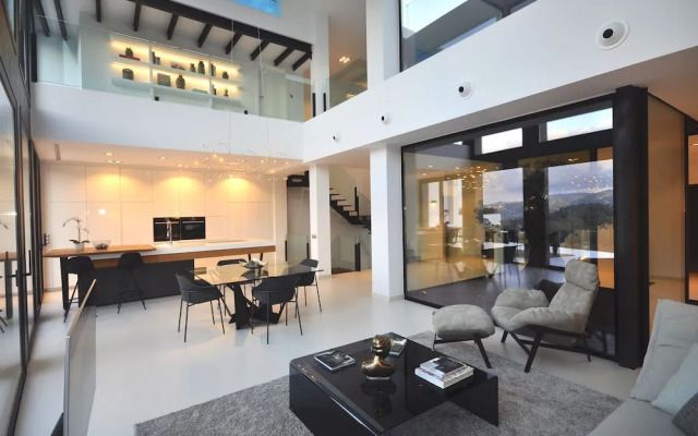 Montblau in Buger With 4 Bedrooms and 5 Bathrooms