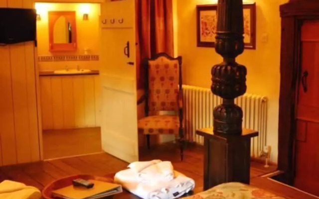 The George Inn & The Plaine