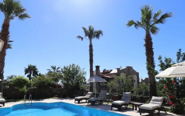 Villa XT12 by JoyLettings