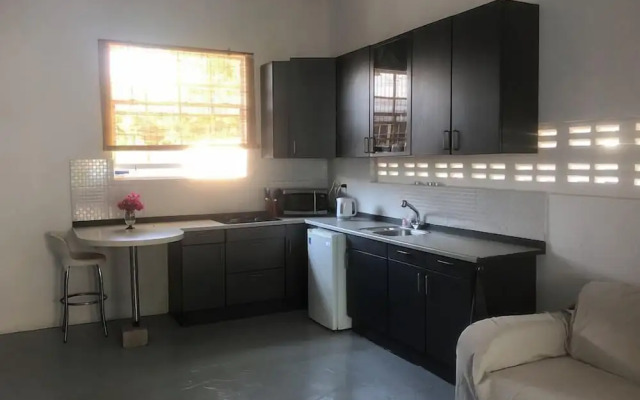 Tropical Breeze Apartments