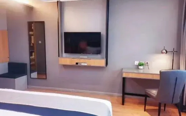 Jiatai Chain Business Hotel (Zhuanghe High-speed Railway Station)