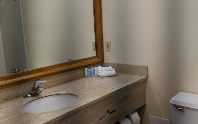 Clarion Hotel Portland Airport ME