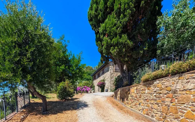 Villa Poggio al Coniglio a Suvereto con Piscina