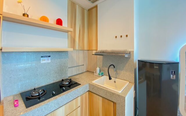 Great Location And Comfy 1Br Apartment At Capitol Park Residence