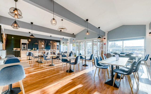 Kyriad Hotel Le Lac