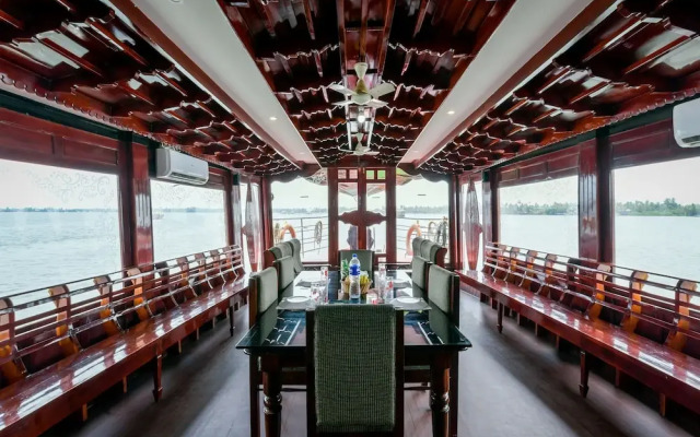 OYO 13525 HouseBoat My Trip Deluxe 3 BHK Private