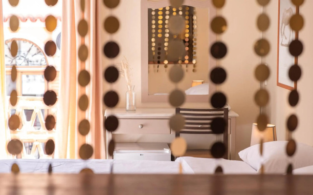 Yria Hotel