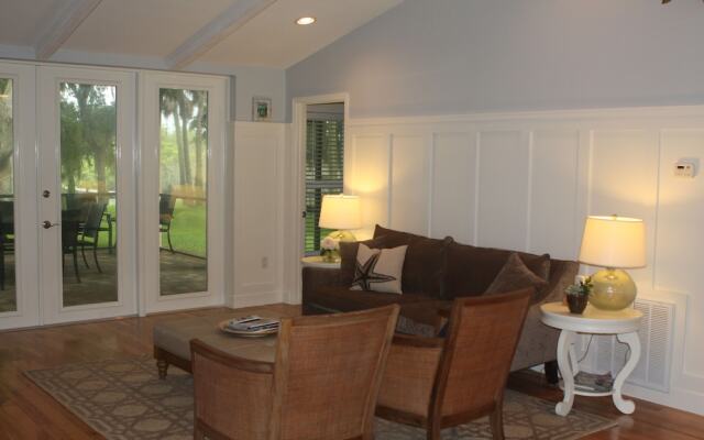 Beautiful Riverfront Home - Three Bedroom Home