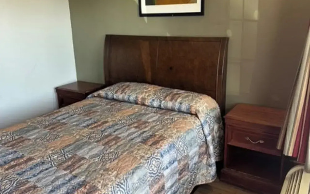 Passport Inn & Suites Corona Hotel