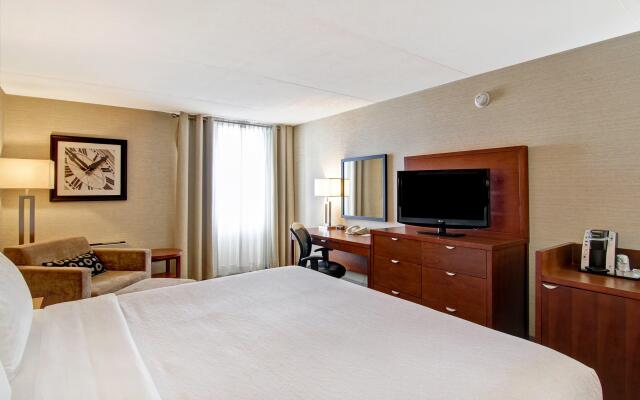 Holiday Inn Oakville Centre by IHG