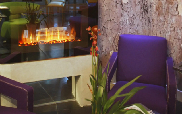 Apostrophe Hotel