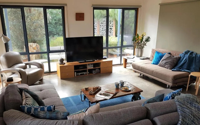 Bay Breeze Holiday Home