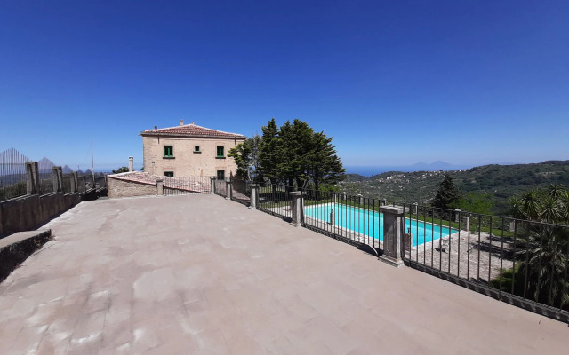 Lavish Sicilian Villa With Pool