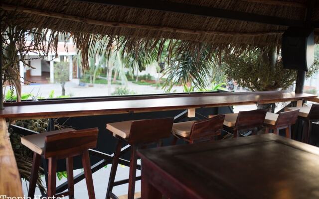 Tropic Hostel and Restaurant