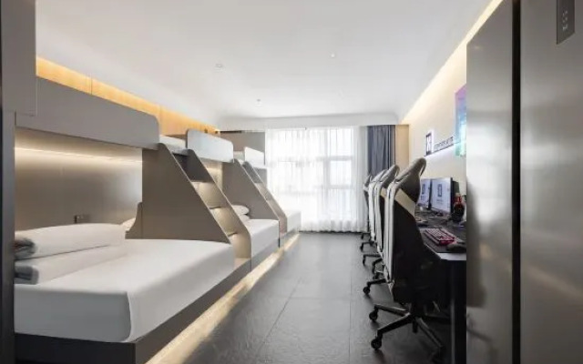 I Electronic sports Hotel (Wuhan University Jiedaokou Subway Station)