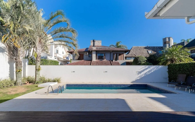 4B House w Pool in Jurere Internacional Mer0671