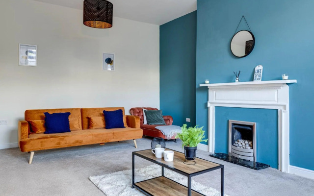 Luxury 2 Bed Garden Apartment With Parking