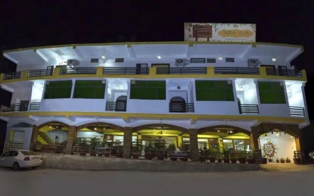 LN Hotel and Restaurant - Hostel