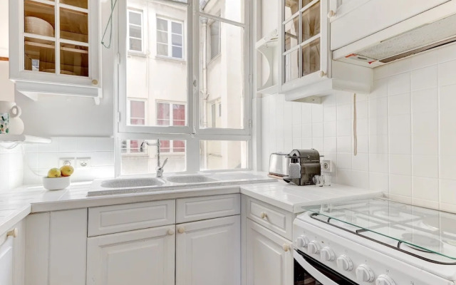Charming 1BR Near Latin Quarter