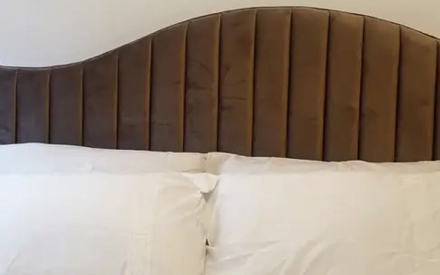 Piccadilly wharf suite