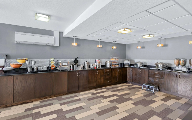 Best Western Luxbury Inn Fort Wayne