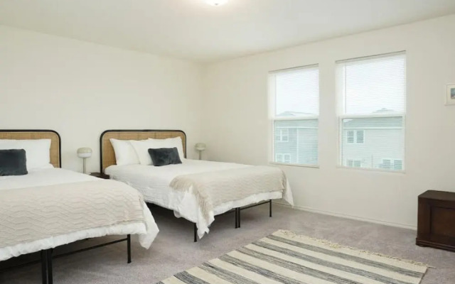 Rare Find Sleeps 13 Family Fun